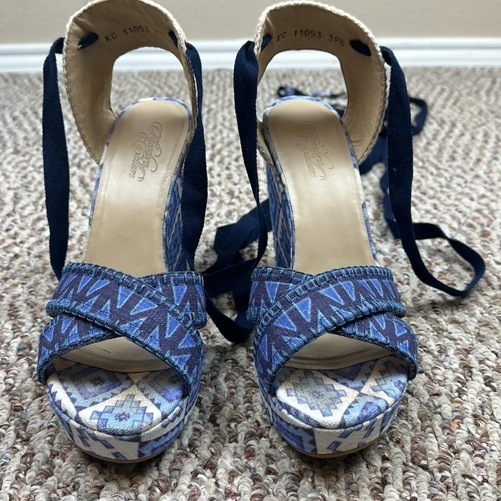THEODORA & CALLUM X STUART WEITZMAN BIARRITZ HOLIDAY BLUE AZTEC PRINT WEDGE